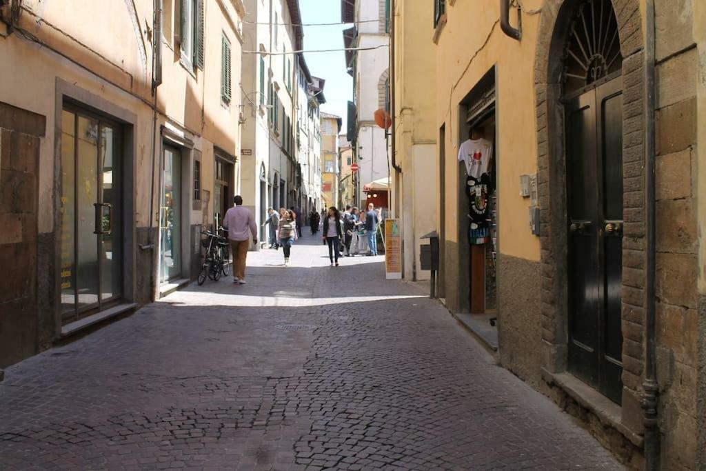 Appartamento Moderno In Centro Storico Lucca Exterior foto